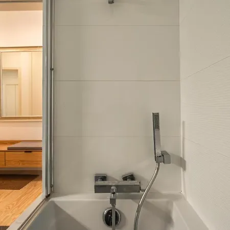 Whome Chic 2-Bed Near Santos & Alcantara Perfect For Families & Couples Lisbon Exterior photo