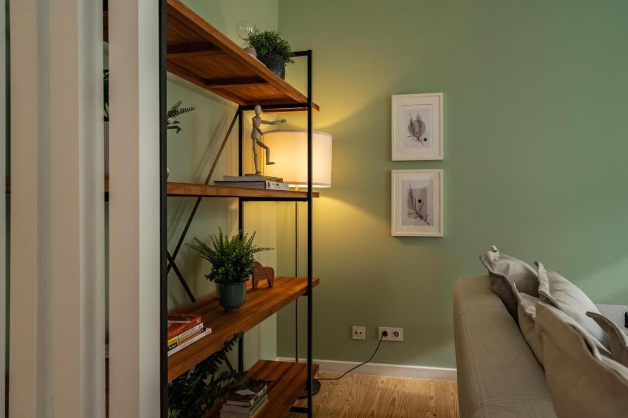 Apartament Whome Chic 2-bed Near Santos & Alcantara Perfect For Families & Couples Lizbona