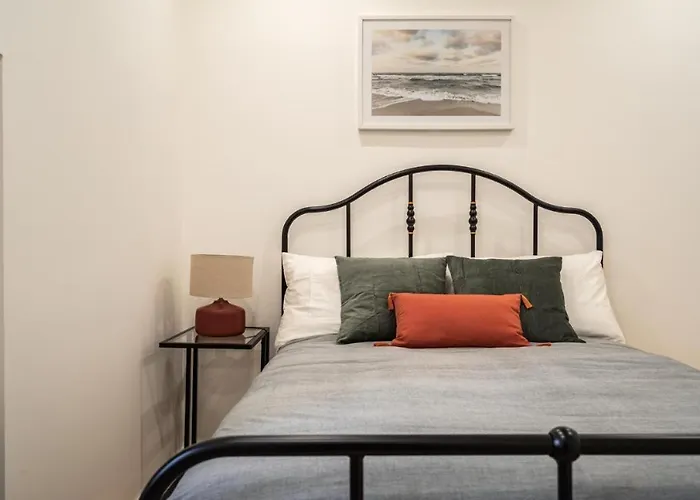 Whome Chic 2-Bed Near Santos & Alcantara Perfect For Families & Couples