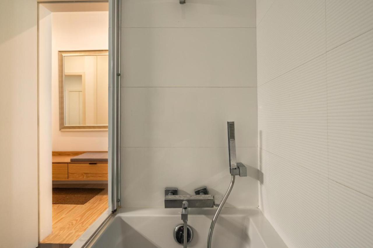 Whome Chic 2-bed Near Santos & Alcantara Perfect For Families & Couples * Lisbon